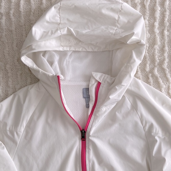 GapFit Lightweight Windbreaker Jacket - Picture 4 of 5